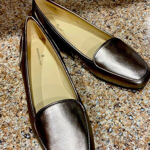Bandolino Metalic bronze flats